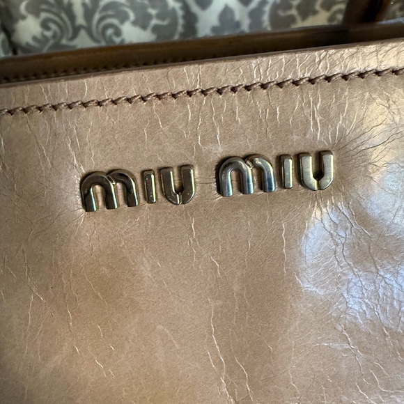 Miu Miu Tan Shoulder Bag Elegant Design - Picture 12 of 16